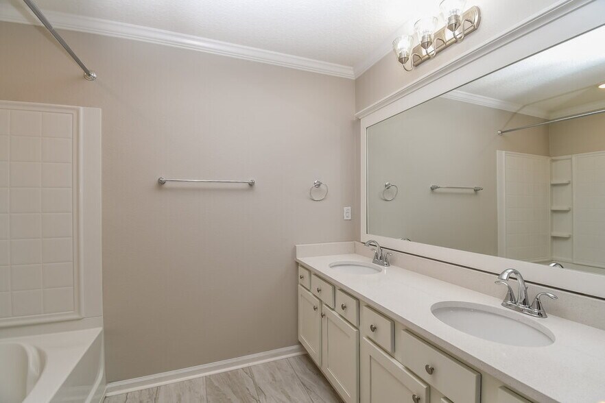 Building Photo - 2231 Pebble Point Dr