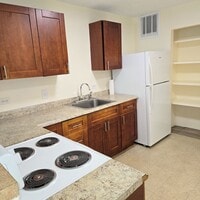 Building Photo - Freshly Painted 2 Bedroom Harbor Lights Co...