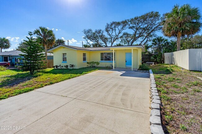 Building Photo - 3 Bedroom Beachside Rental