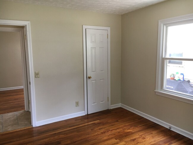 Building Photo - **4-BEDROOM HOUSE W/ GARAGE IN NORTH COLUM...