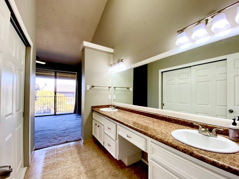 Building Photo - 1804 Capital Pkwy