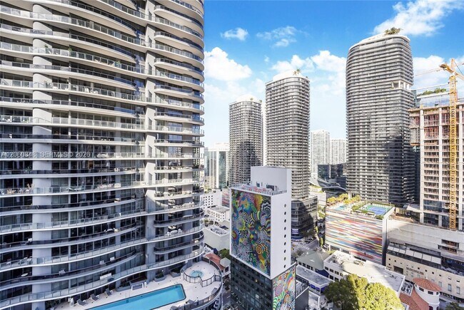 Building Photo - 1010 Brickell Ave