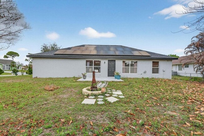 Building Photo - 1574 SW Fresno Rd