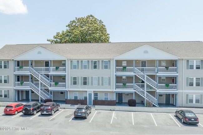 Primary Photo - 211 Red Cross St