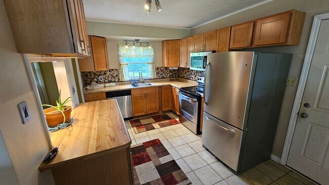 Building Photo - 109 Valley Ct