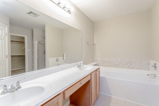 Building Photo - Charming 4-Bedroom, 2-Bath Home with Moder...