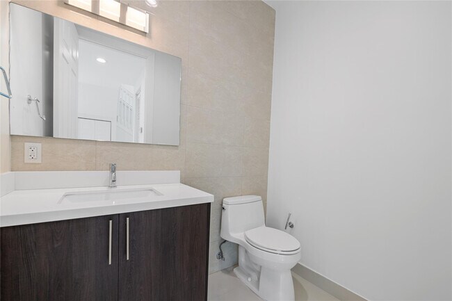 Building Photo - 1428 SW 4th Ave