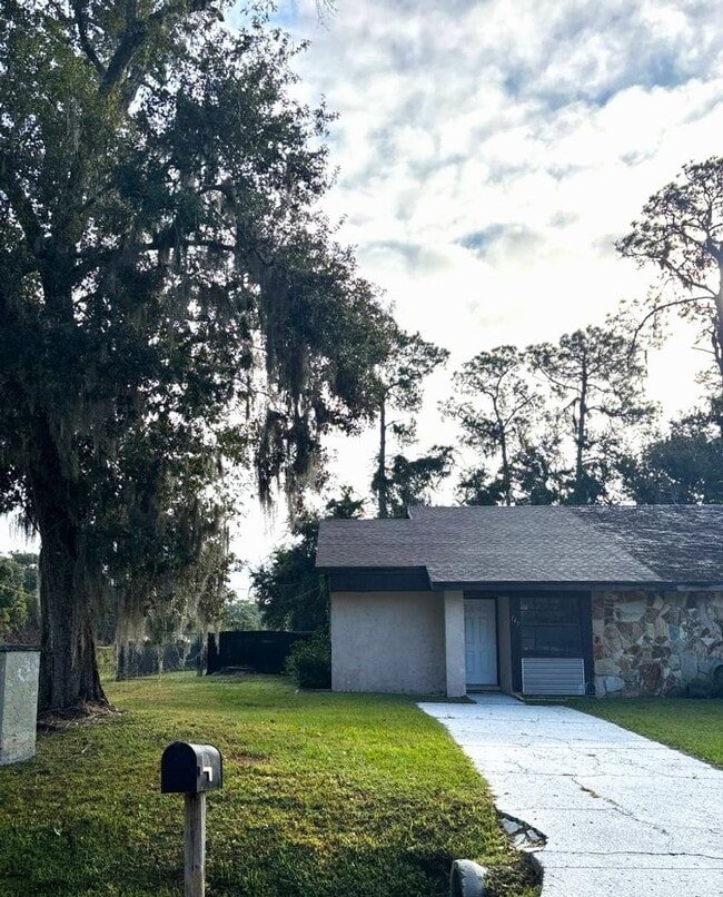 Building Photo - Charming 2-Bedroom Duplex on a Private Corner Lot in Lakeland, FL!