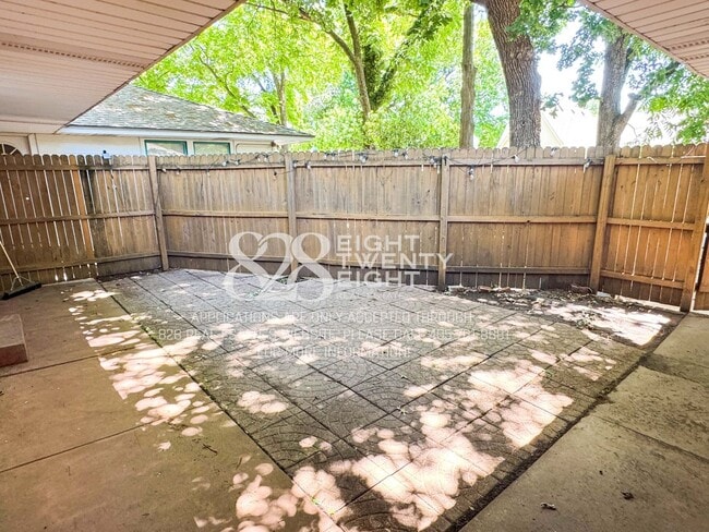 Building Photo - **COMING SOON FOR JUNE 2026 MOVE IN!** 3 BED/2 BATH DUPLEX - CLOSE TO CAMPUS!
