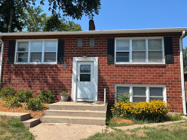 Building Photo - 4622 Cass St