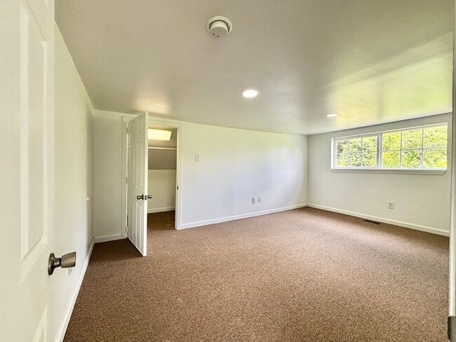 Building Photo - 507 Gaskill Ave