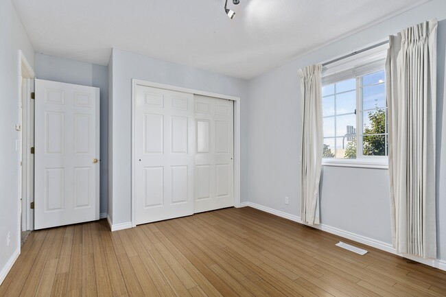 Building Photo - 3666 Pearblossom Cir