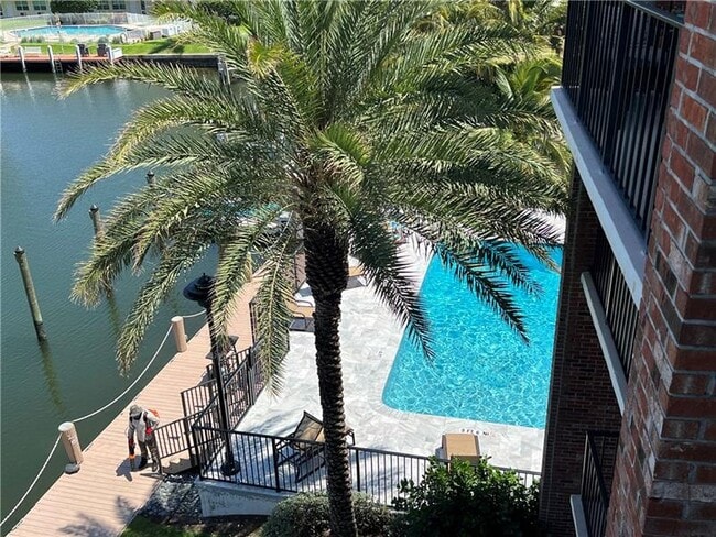 Building Photo - 1800 S Ocean Dr