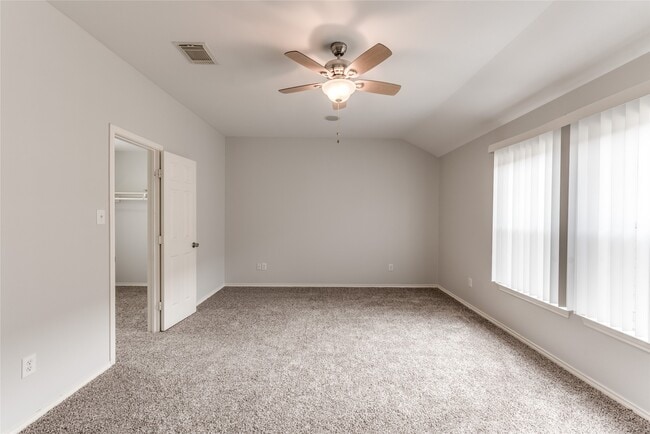 Building Photo - 1722 Redwing Bluff Dr