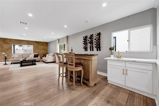 Building Photo - 4912 Alonzo Ave