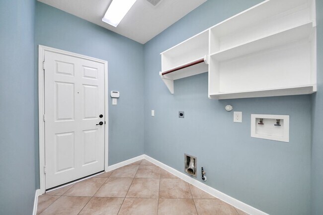 Building Photo - 18006 E Williams Bend Dr