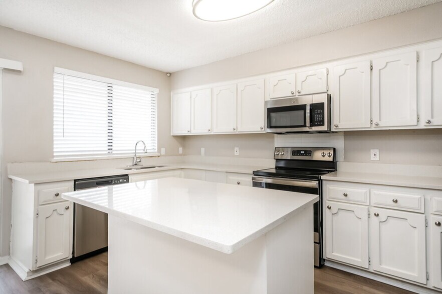 Building Photo - 6628 Brookdale Dr