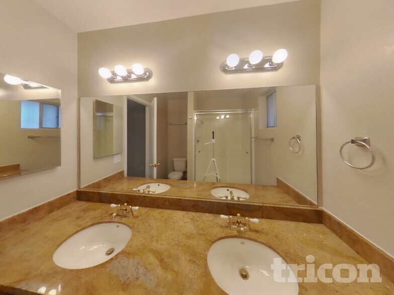 Building Photo - 1550 E Kramer St