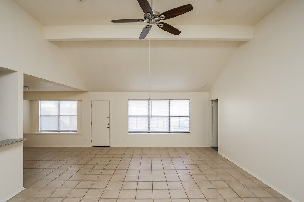 Building Photo - 916 Richards Dr