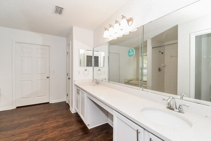 Building Photo - 1946 Running River Rd