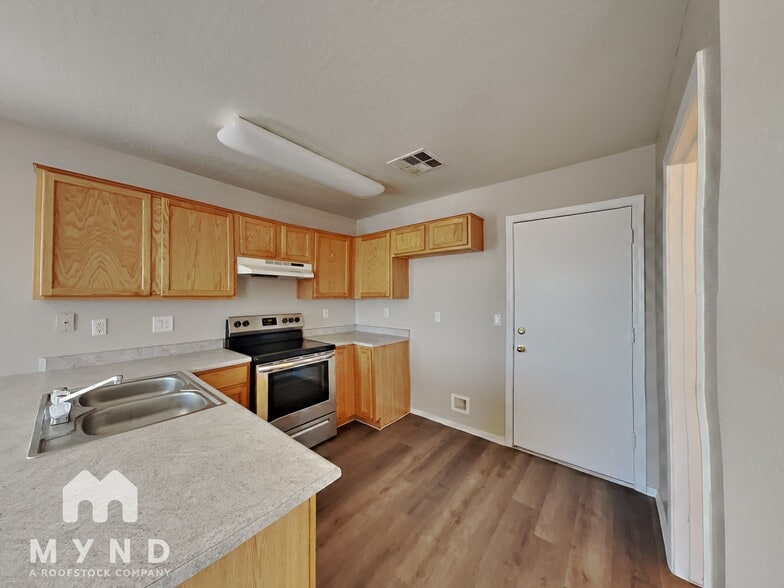 Building Photo - 6521 E Lush Vista View