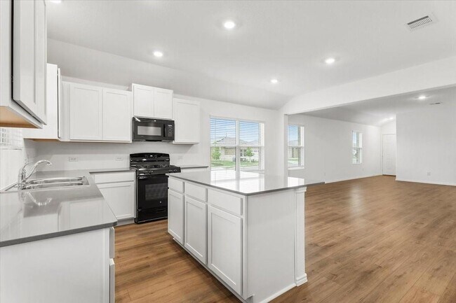 Building Photo - 104 Winged Foot Ct