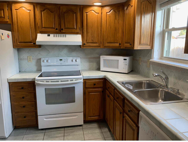 Building Photo - 3012 Pebble Brook
