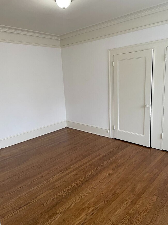 Building Photo - Brand new Studio near Downtown