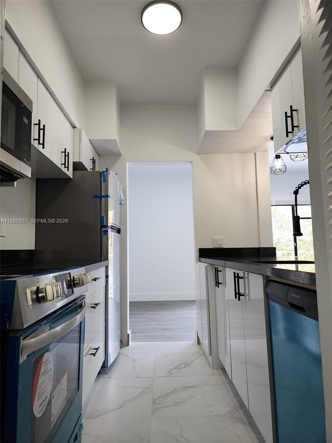 Building Photo - 2101 Normandy Dr