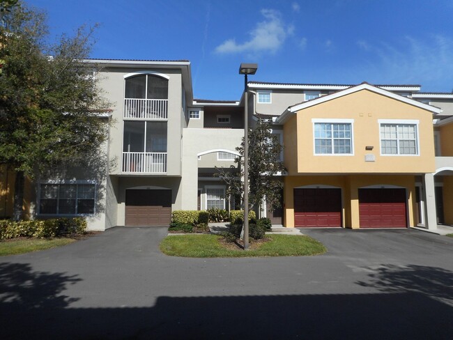 Building Photo - 1-Bedroom / 1-Bathroom Condo in Las Palmas