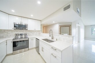 Building Photo - 13810 Oneida Dr
