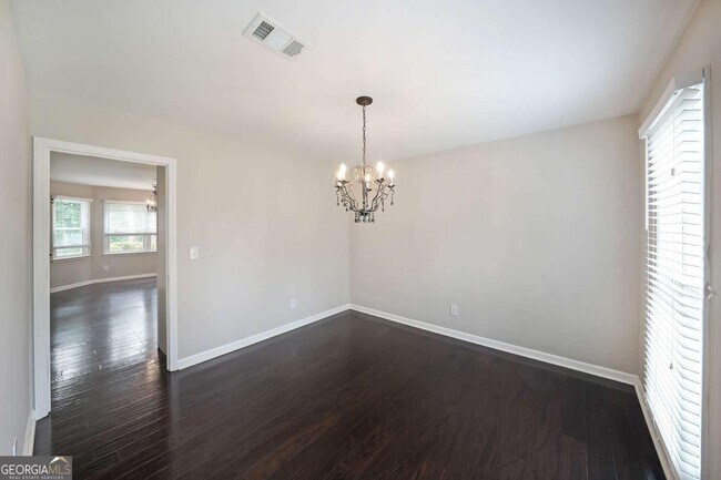 Building Photo - 2620 Valencia Dr NE