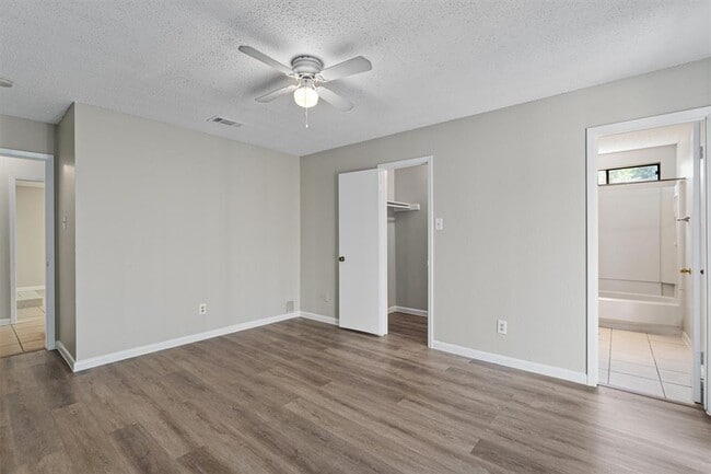 Building Photo - 13357 Water Oak Ln