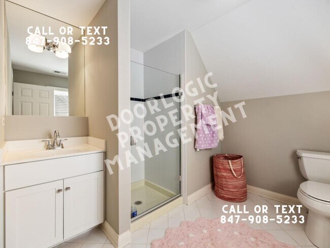 Building Photo - 735 W 8th St