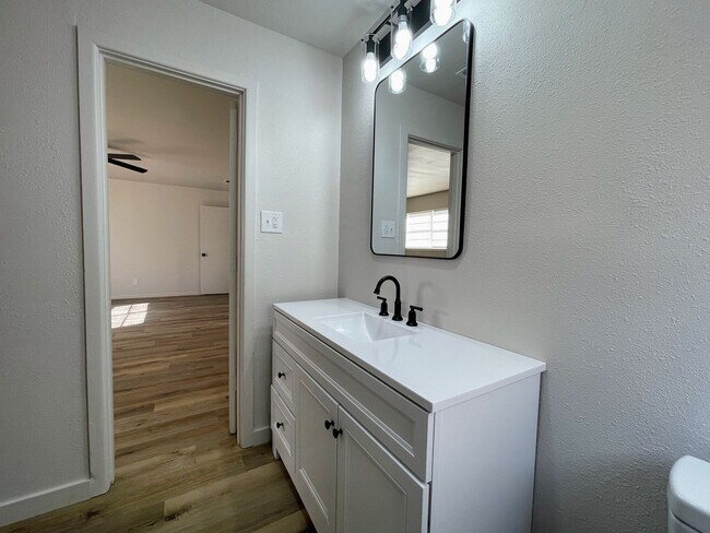 Building Photo - Cozy?Charm Meets Modern Luxury – Your Perfect Lamesa Retreat!