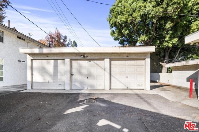 Building Photo - 5825 Bowcroft St
