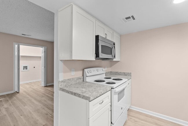 Building Photo - VB Townhouse 3 bedroomReady for quick move in