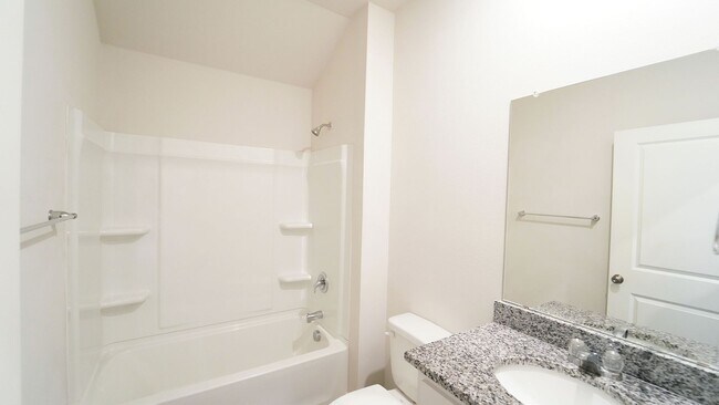 Building Photo - FOR LEASE!  4 Bedrooms - 2 Baths - 2 Car Garage.