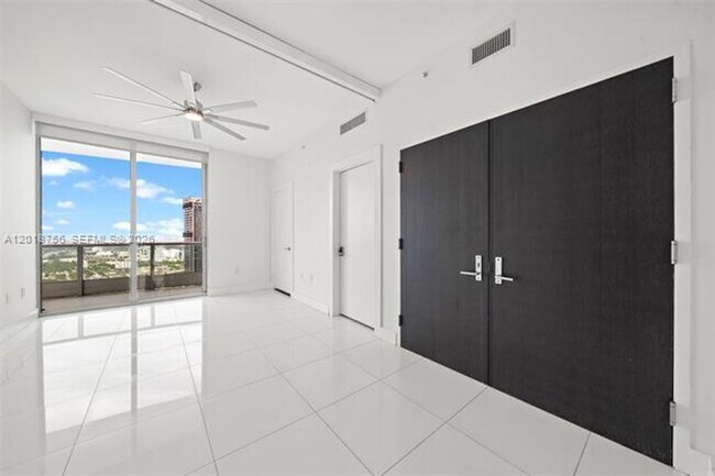 Building Photo - 900 Biscayne Blvd