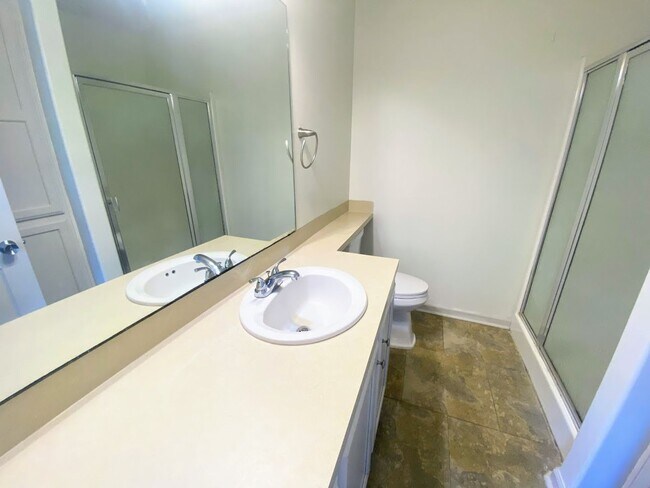Building Photo - 2-Bed, 2.5-Bath Townhouse Near McNeese State University