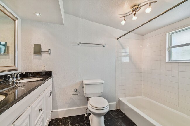 Building Photo - Riverside Heights Historic Bungalow!