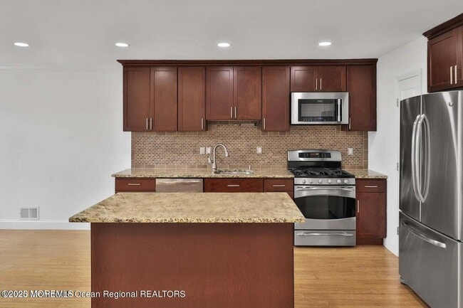 Building Photo - 578 Beachway Ave