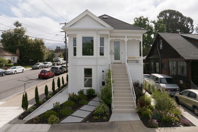 Building Photo - 6526 Raymond St