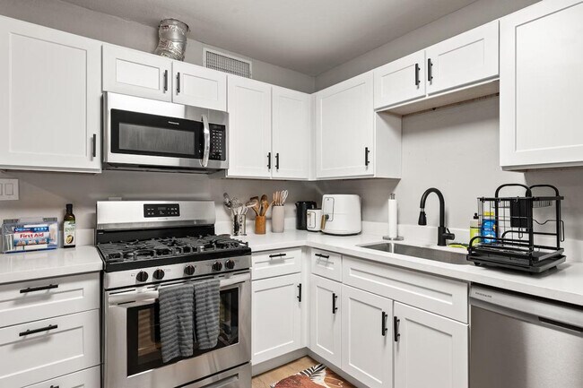 Building Photo - 4102 W Virginia Ave