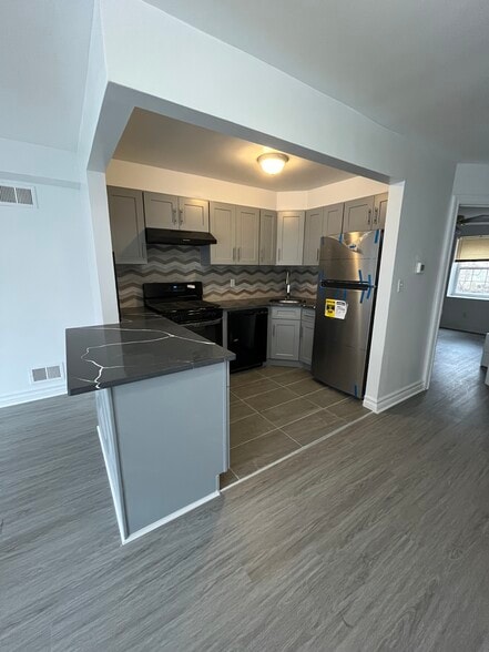 Building Photo - 24 Stanhope St