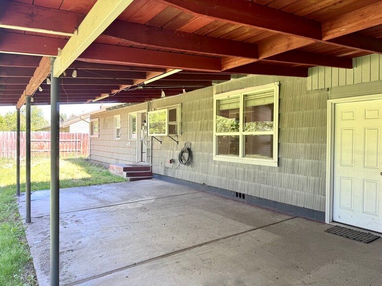 Building Photo - 4709 Laverne Ave