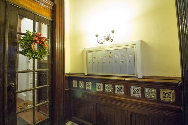 Interior Photo - 1410 Eutaw Pl