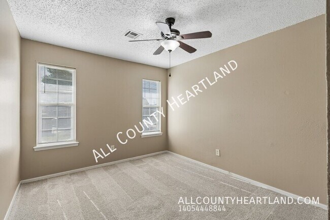Building Photo - 119 Woodman Dr