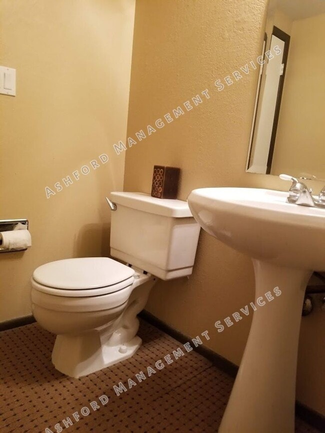 Building Photo - 2 STORY TOWNHOME WITH ATTACHED GARAGE WATER INCL