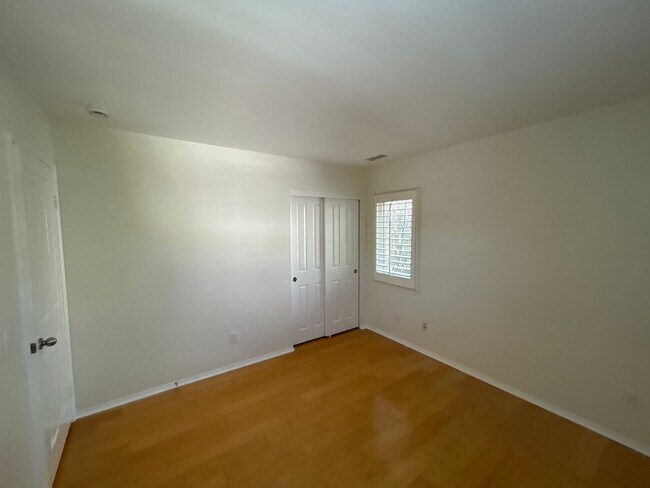 Building Photo - New! 3BD/2.5BA Two-Story Condo in Qual Hill Irvine! *MOVE-IN SPECIAL*